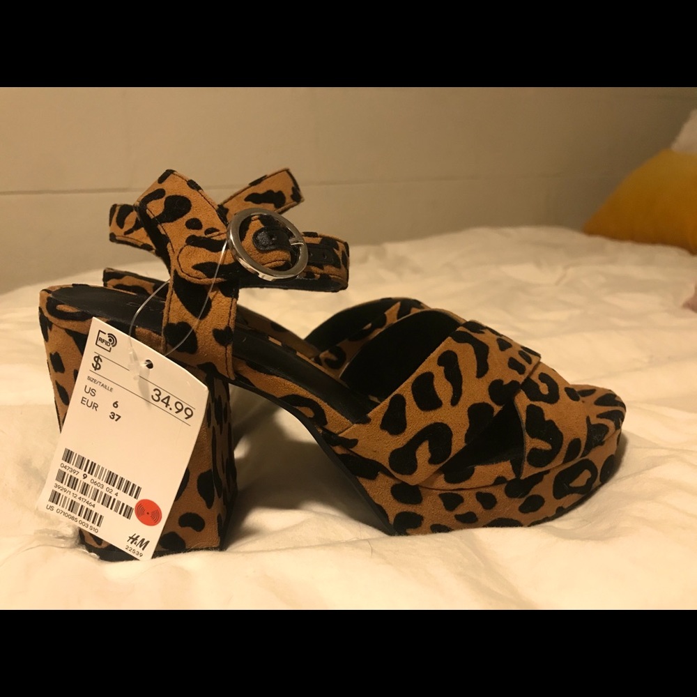 Leopard print heels! NWT!